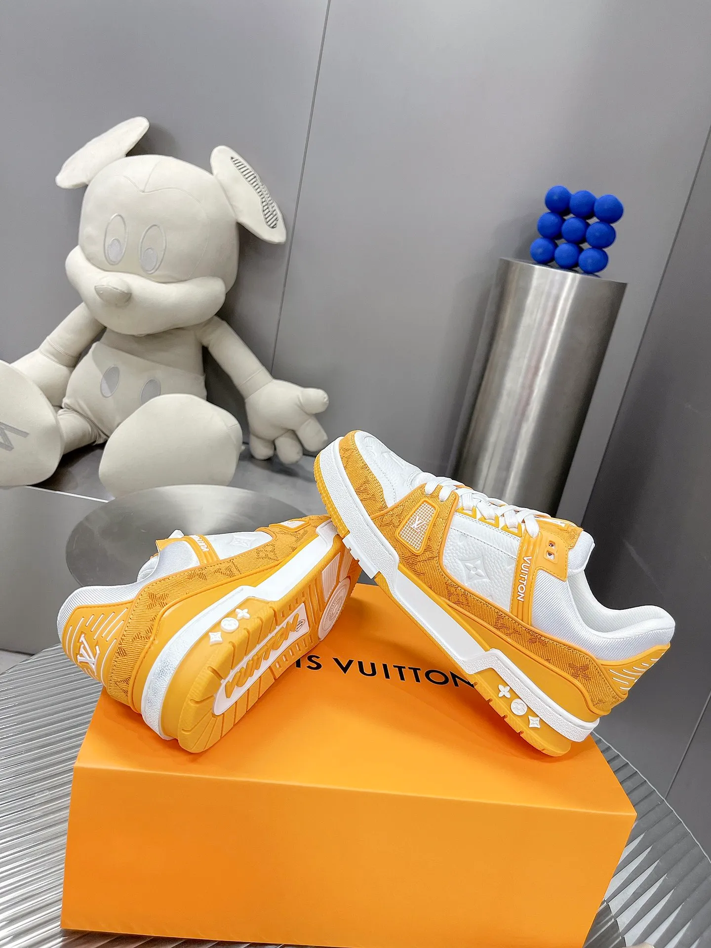 👟👟Ex-factory price 840👟👟Women's shoes and women's clothing, the highest version on the Internet⚠️Feel free to compare! 2021🔥New model, purchase quality LV~Louis Vuitton by Virgin Abloh’s best-looking sneakers, Donkey Brand strongly recommends new products, official website limited edition retro basketball sneakers! Both high and low tops cost money to purchase 1:1 accurate replicas of the originals. The details are invincible, full of sincerity, imported custom-made original cowhide, the original package method is the same, the details are 100% restored, and the private model customized the original one-piece T👟👟factory price U outsole, which is different from other brands. Without the original version, this effect cannot be achieved! 35-45 (46 is custom-made and non-refundable) Some colors are available in women’s styles
